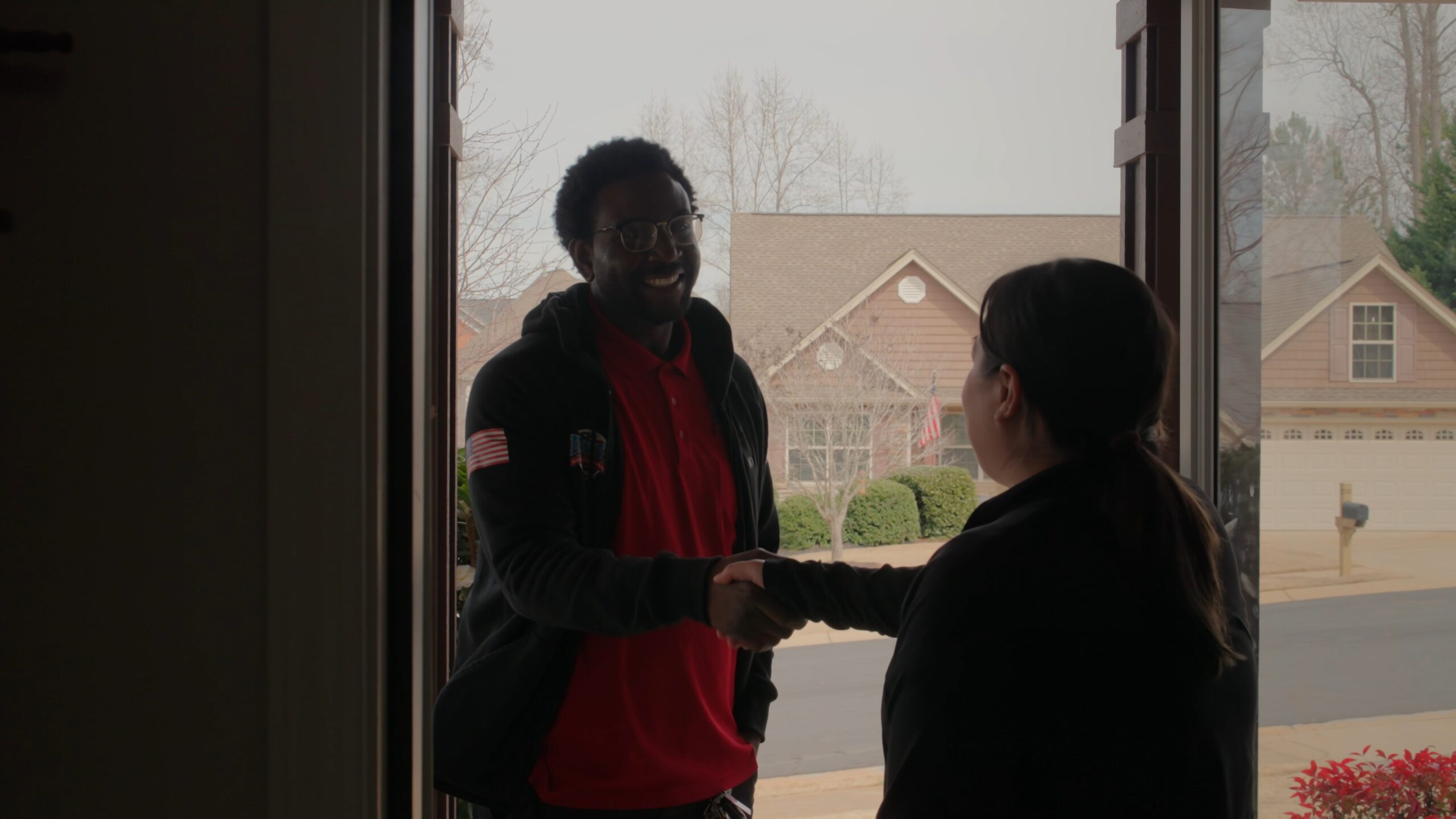 Dave’s technician speaking with a customer at the door