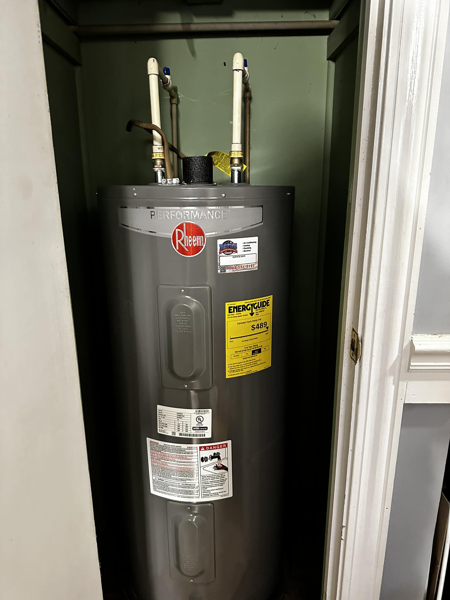 Electric water heater installed in a utility closet by Dave's plumbing team